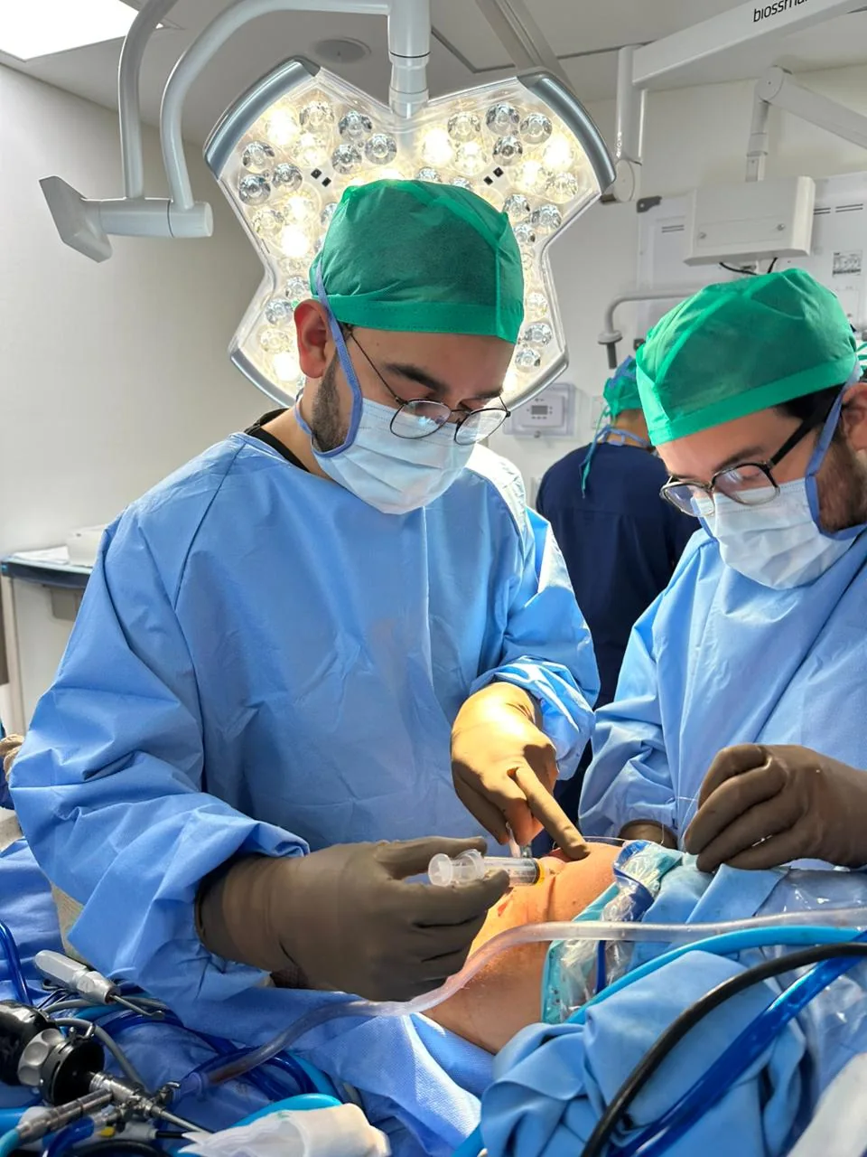 Imagen de actividad médica relacionada con la ortopedia y cirugía articular