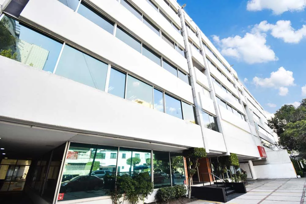 Fachada del Hospital Ángeles Santa Mónica en Ciudad de México